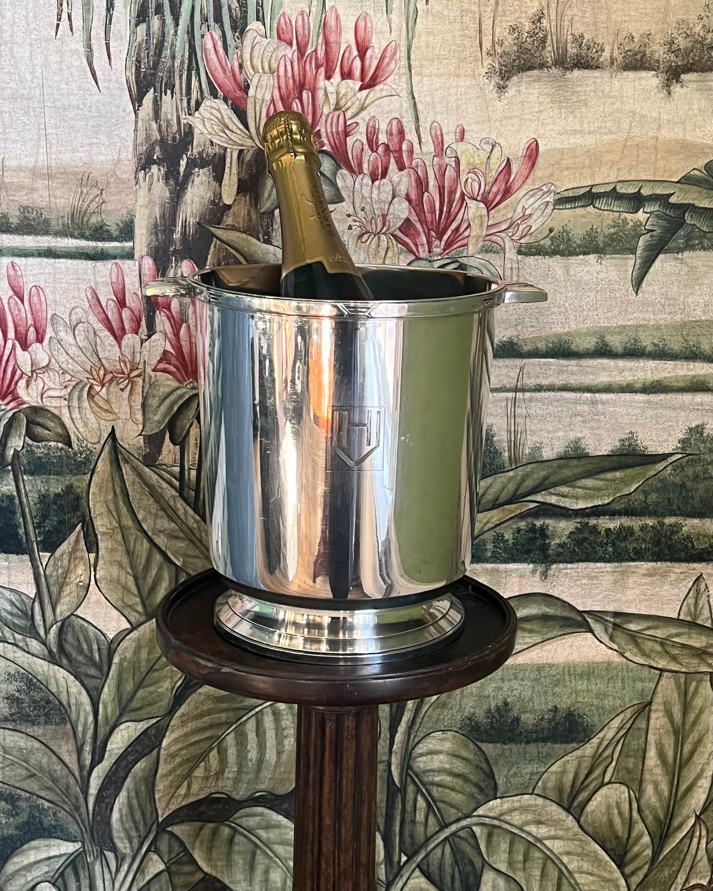 #4 Henri Varna shaker by Ecruis